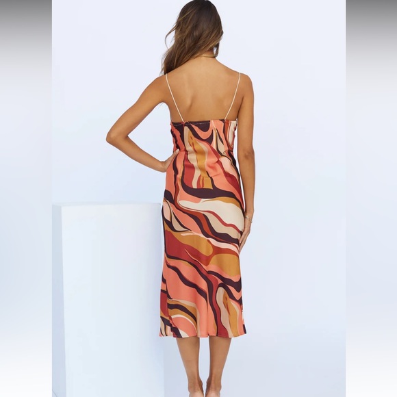 NEW WITH TAGS | Hello Molly Midi Dress - Picture 4 of 6